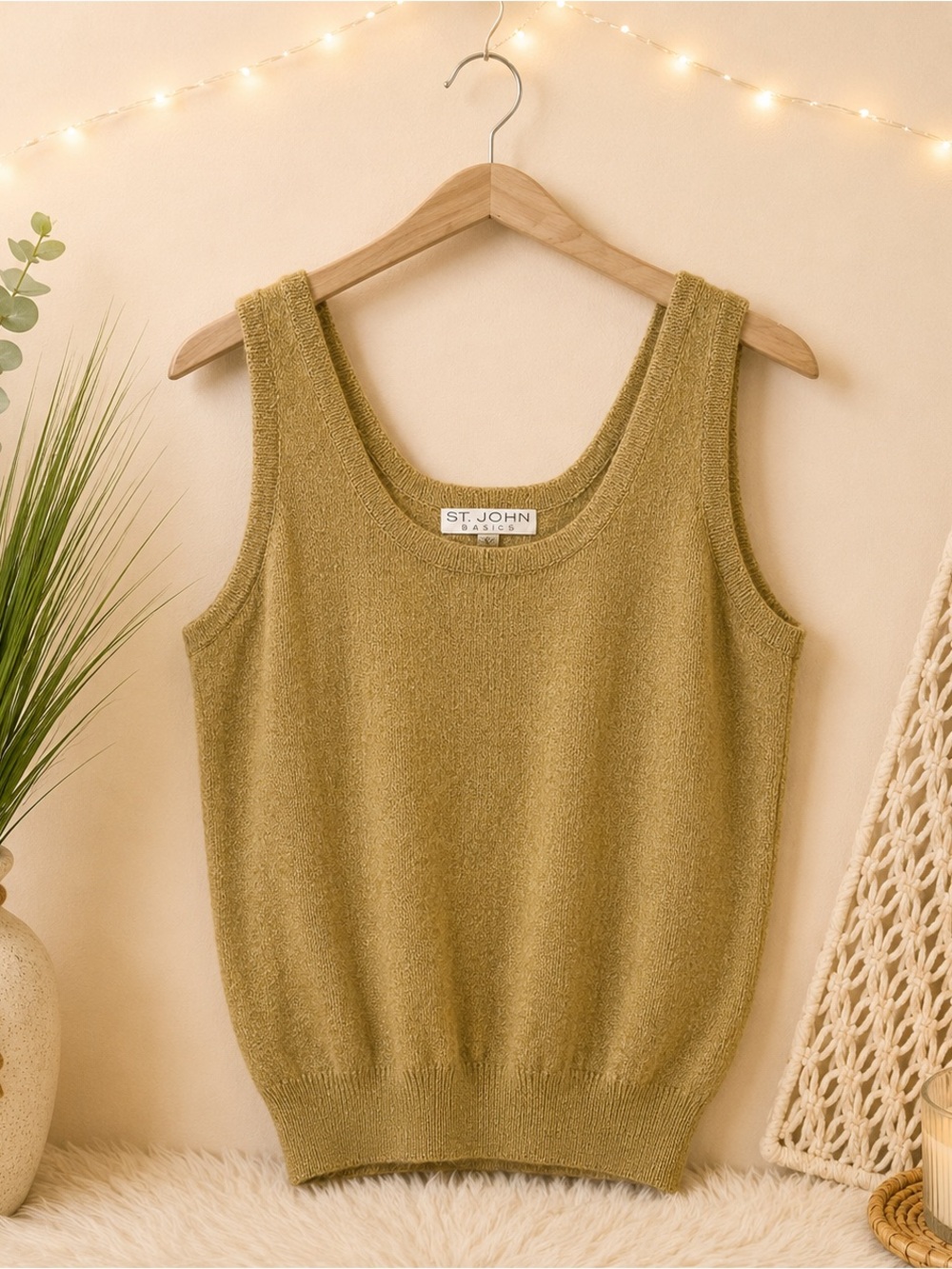 St. John Gold Knit Sweater Tank Top Scoop Neck Sleeveless Sz P Small 17” ptp EUC